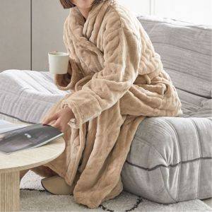 【2025年12月】丸洗いOK！冬の必需品！底冷えする日もあったかい「着る毛布」3選