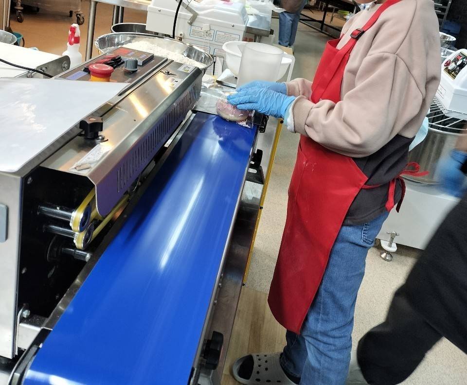 SIUNAUS SWEETSのドーナツ作り体験