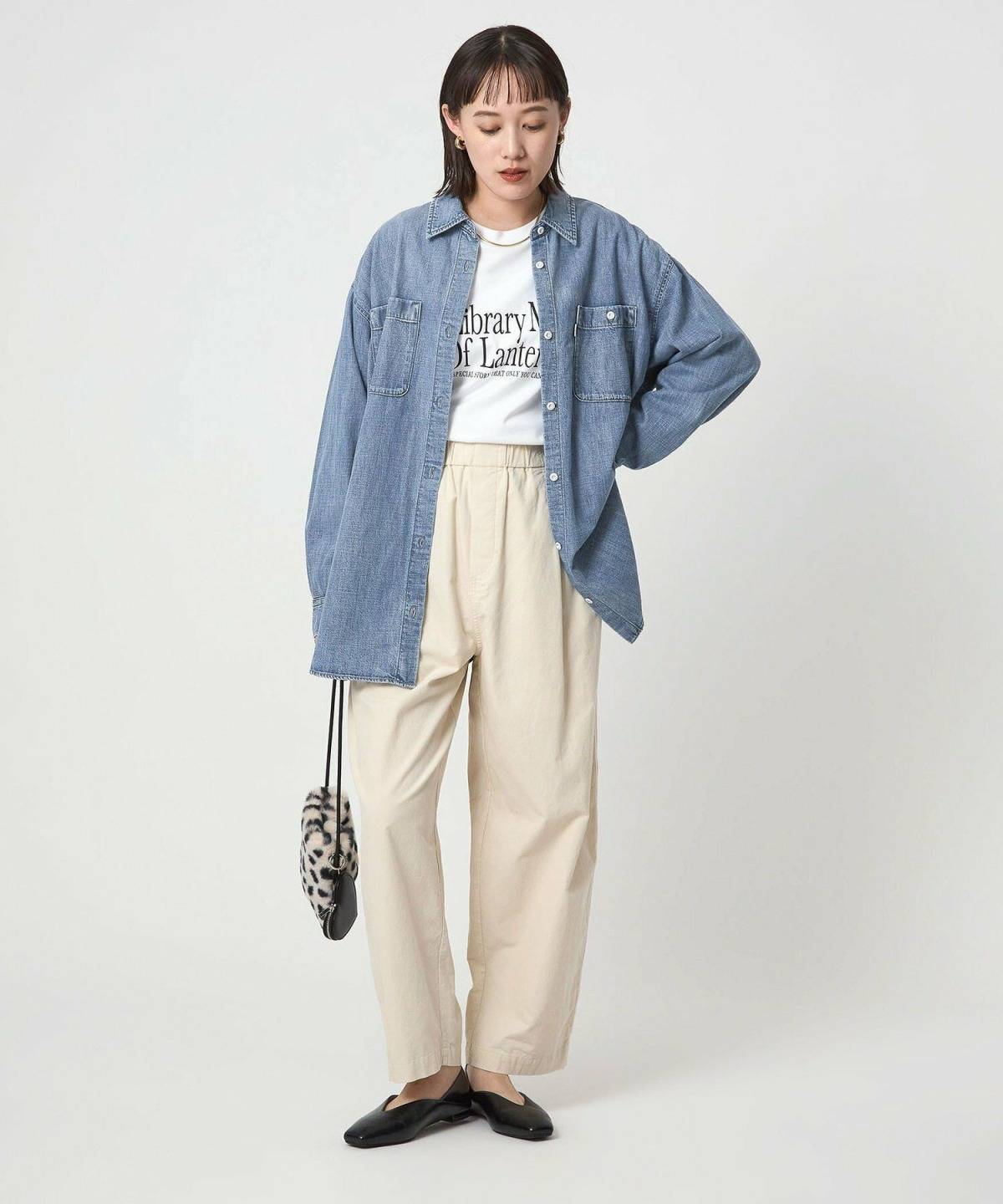 40代のデニムシャツコーデ