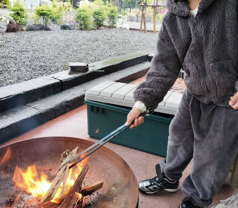 キャンプアンドキャビンズ