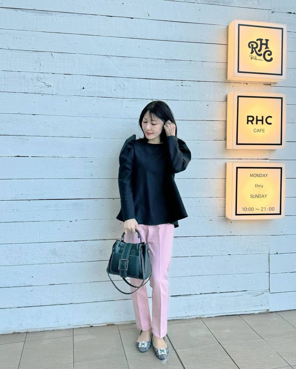 ペプラムブラウス×カラーパンツ