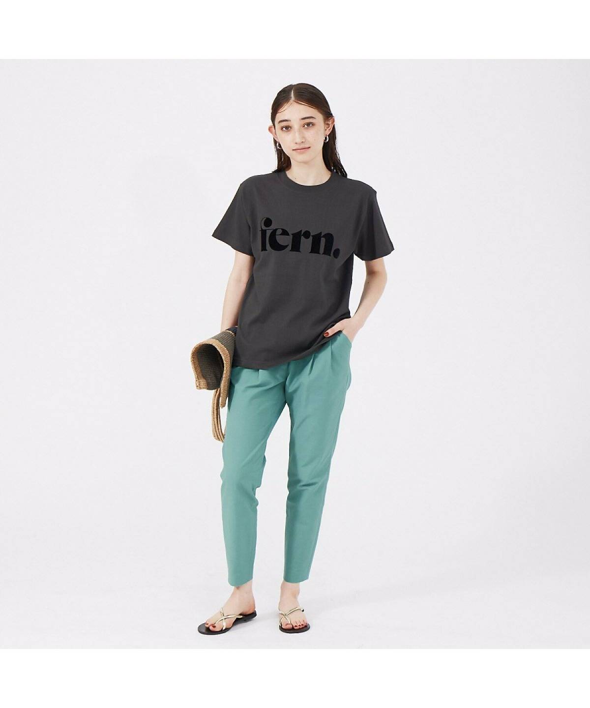 緑のパンツコーデ