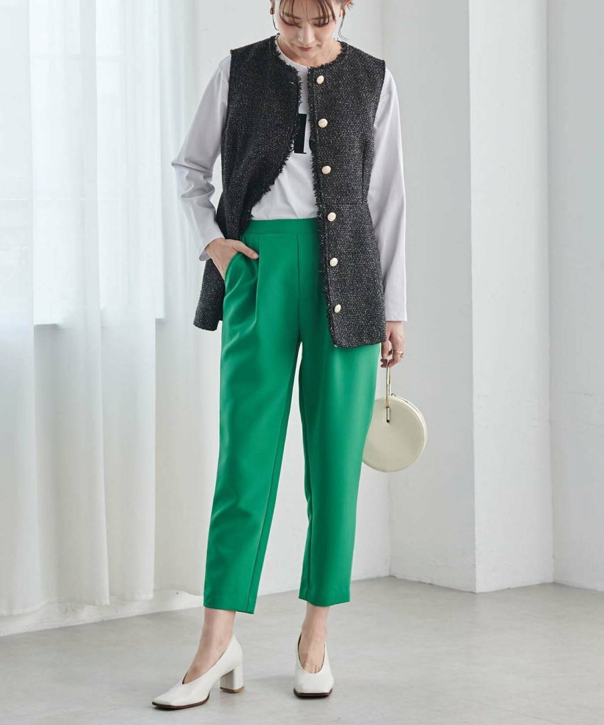 緑のパンツコーデ