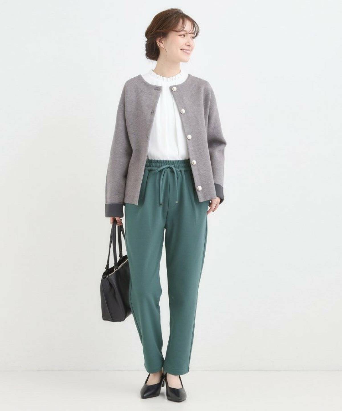 緑のパンツコーデ