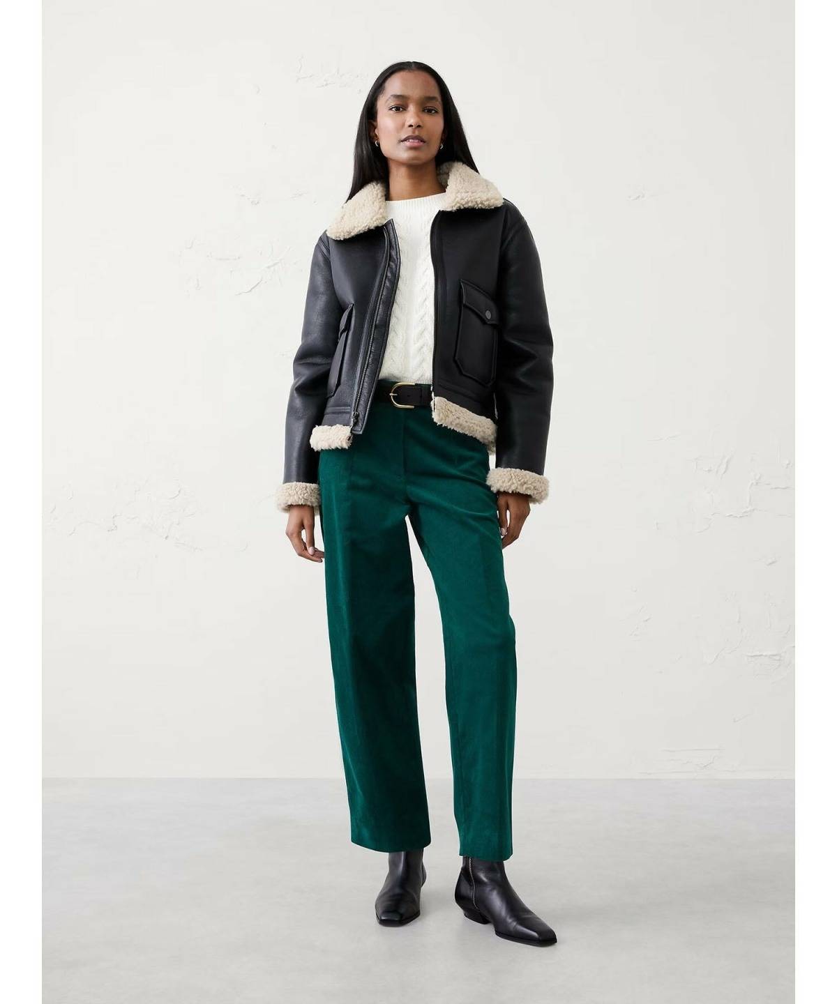 緑のパンツコーデ