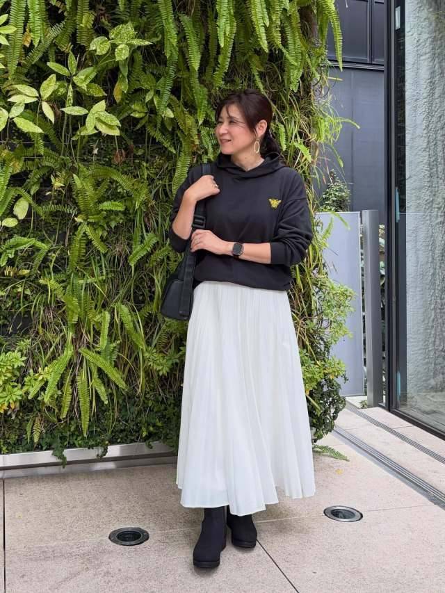 白スカートを合わせてフェミニンに♡