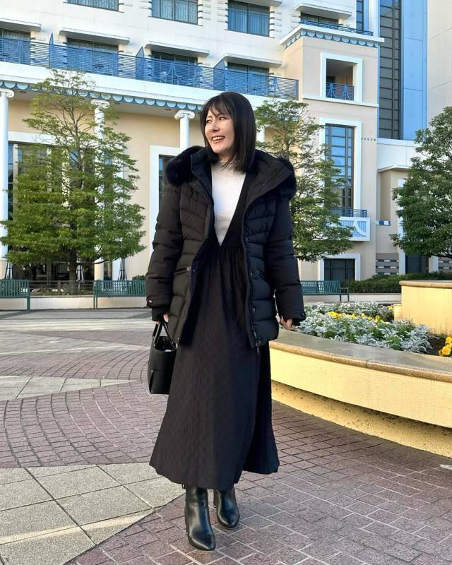 白をきかせたブラックコーデ