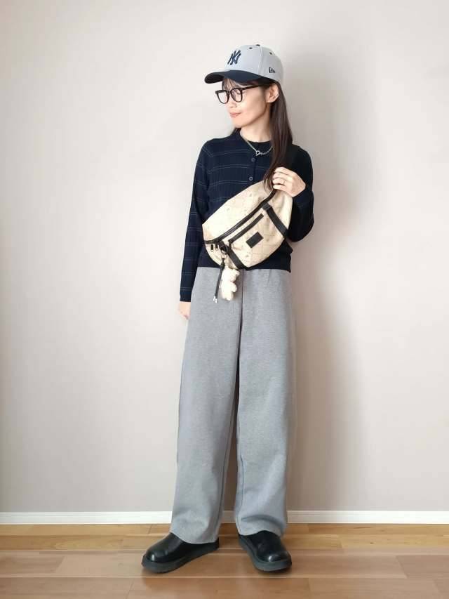 キャップ×ボディバッグでスポーティーに♪