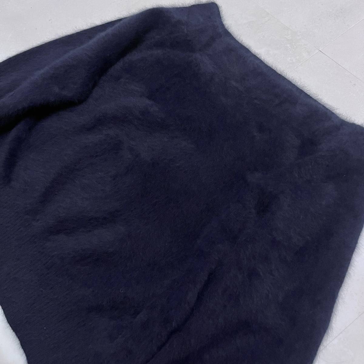 ネイビーのカシミヤニット