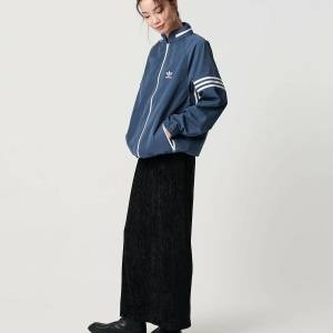 ウインドブレーカーってどう着るの？お手本にしたいレディースコーデ