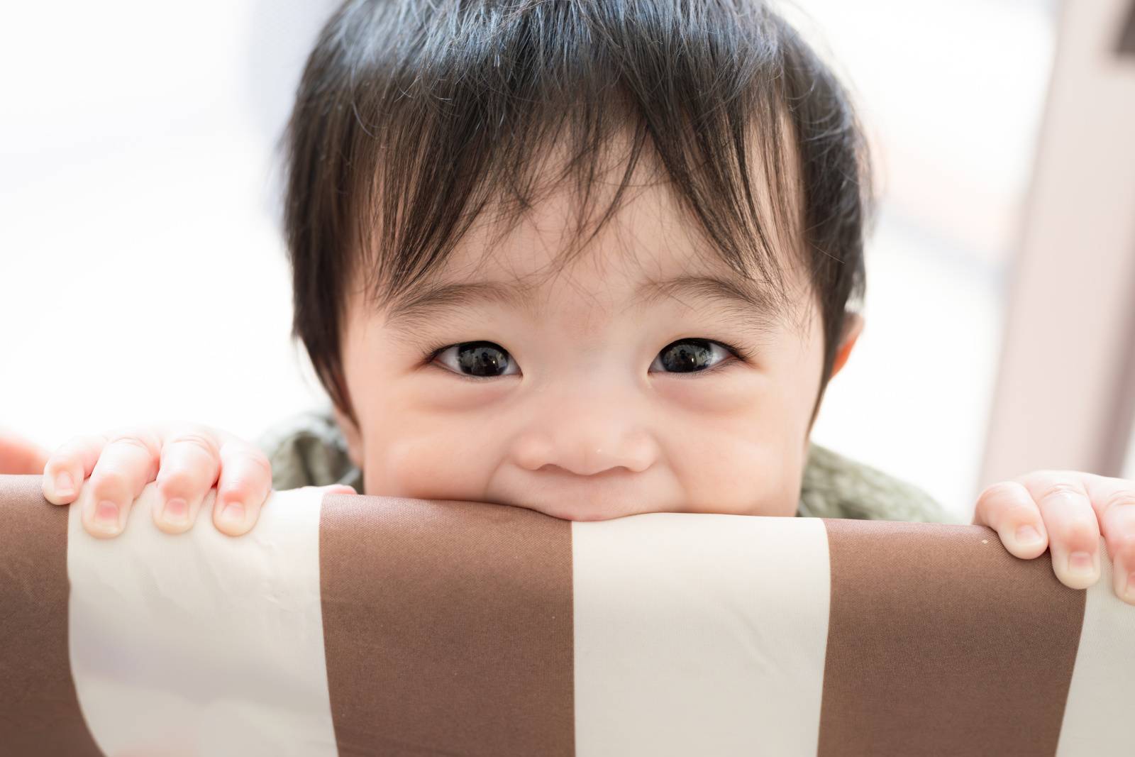 子どもが誤飲！すぐやるべき3つのこと＞リスクを減らす、“苦み成分”を塗布したコイン形リチウム電池って？ | 4yuuu