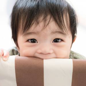  なんでも口にしてしまう赤ちゃん 