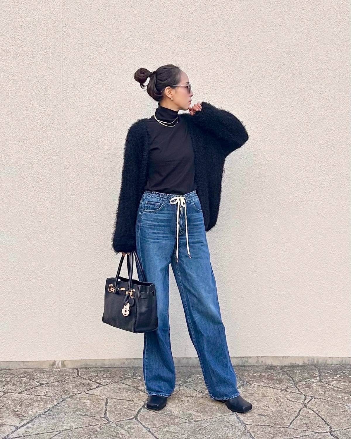 ハイネックトップス×フェザーカーディガン