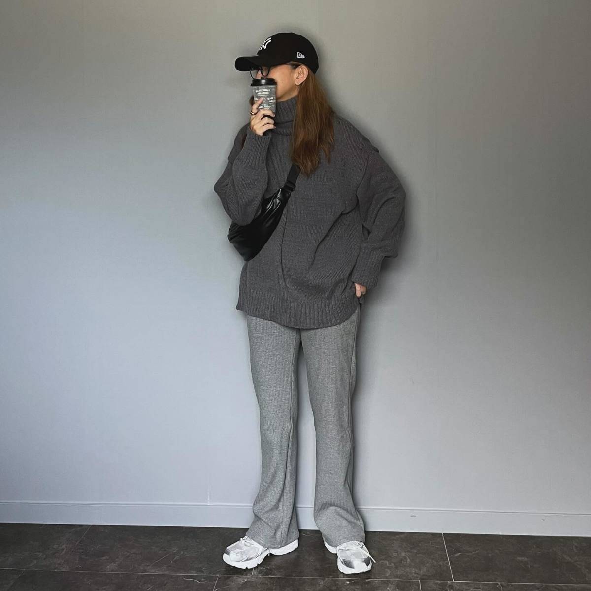 グレーのワントーンコーデ