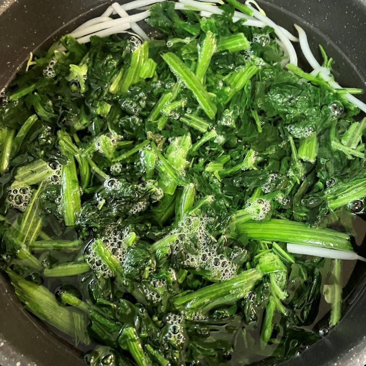 JAグループ公式の「ほうれん草ともやしのさっぱり豆乳ドレッシングサラダ」のレシピ