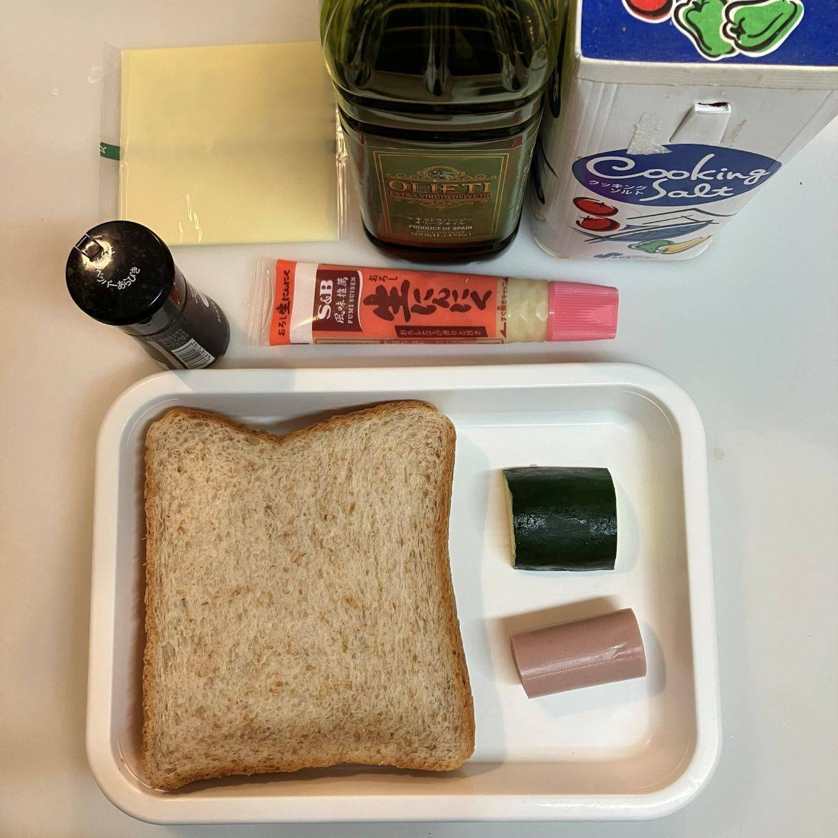 ニッスイ公式の「おさかなのソーセージのガーリックチーズトースト」のレシピ