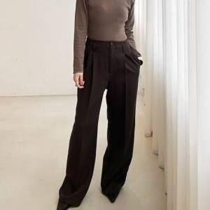 【2026年】おばさん感ゼロ！冬コーデにぴったりな「ワイドパンツ」3選