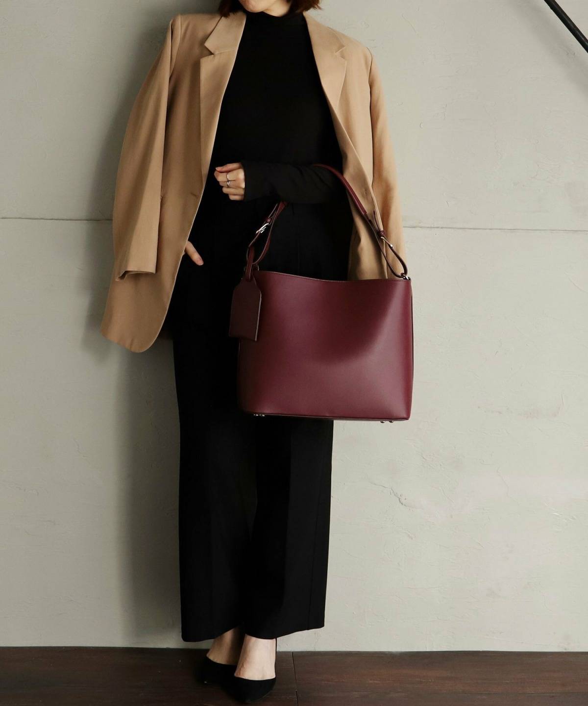 赤バッグコーデ