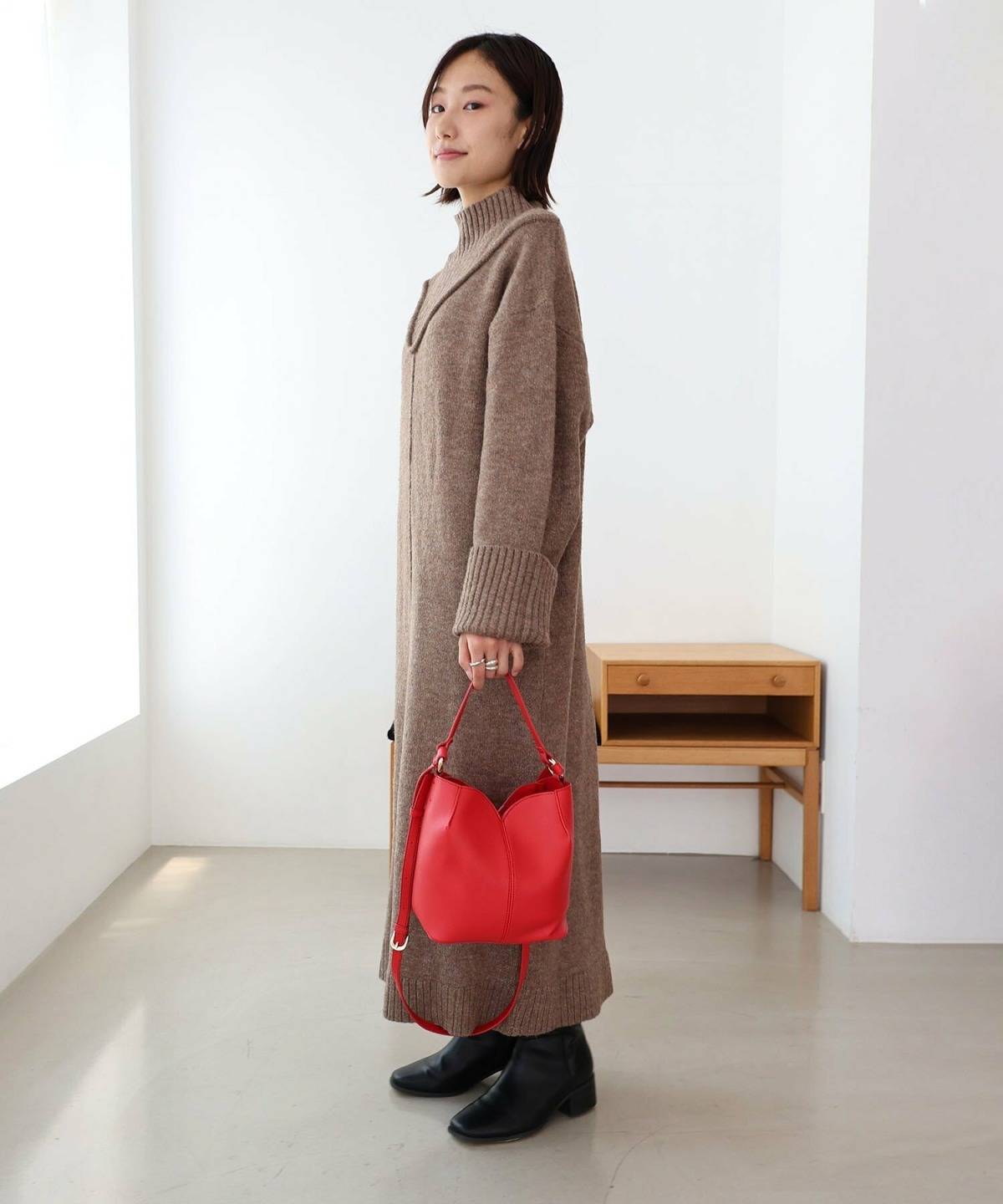 赤バッグコーデ