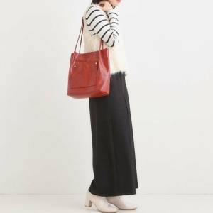 赤バッグがアクセントに♡大人女子がお手本にしたいおしゃれコーデ