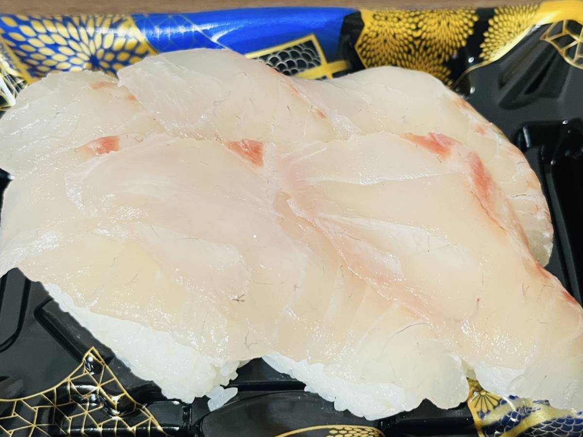 大きくて新鮮な真鯛にぎりが6貫も入ってる！