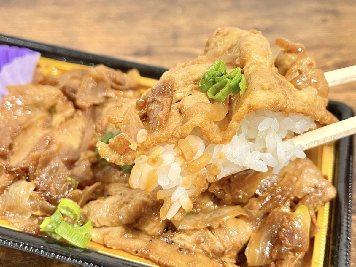 香ばしく焼き上げられた豚肉がウマい♡