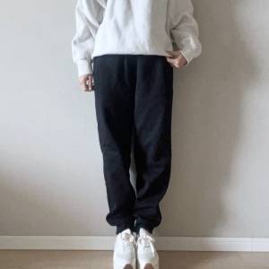 【2026年冬】寒い日におすすめ！「UNIQLOのスウェットパンツ」を使った大人女子コーデ #ライターのイチオシ