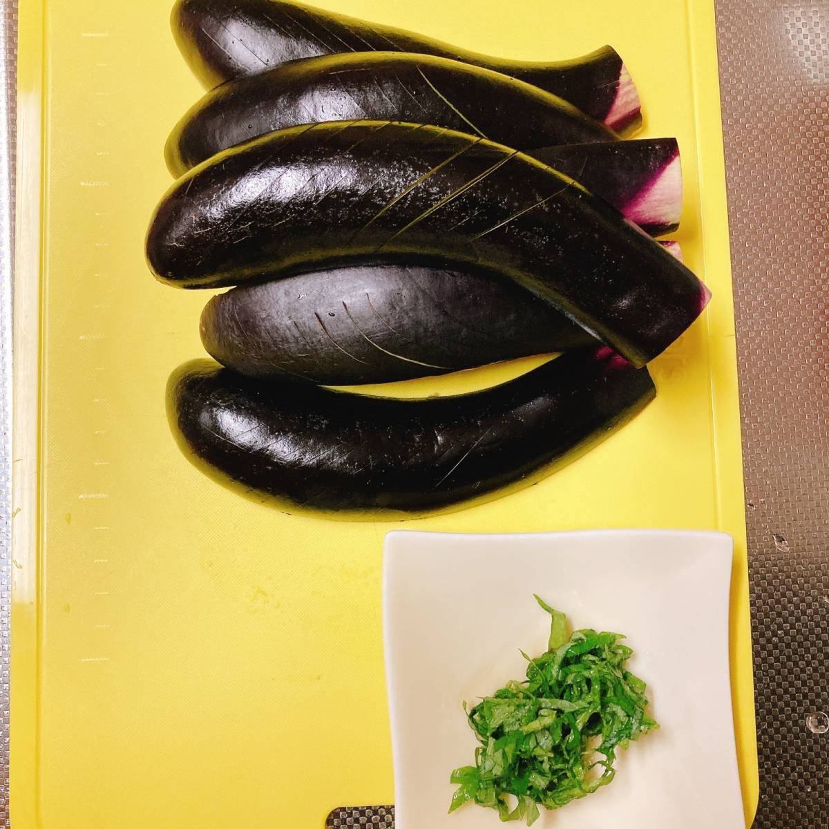 【ナス×めんつゆ】ヤマキ公式の「なすの揚げない揚げ浸し」のレシピ