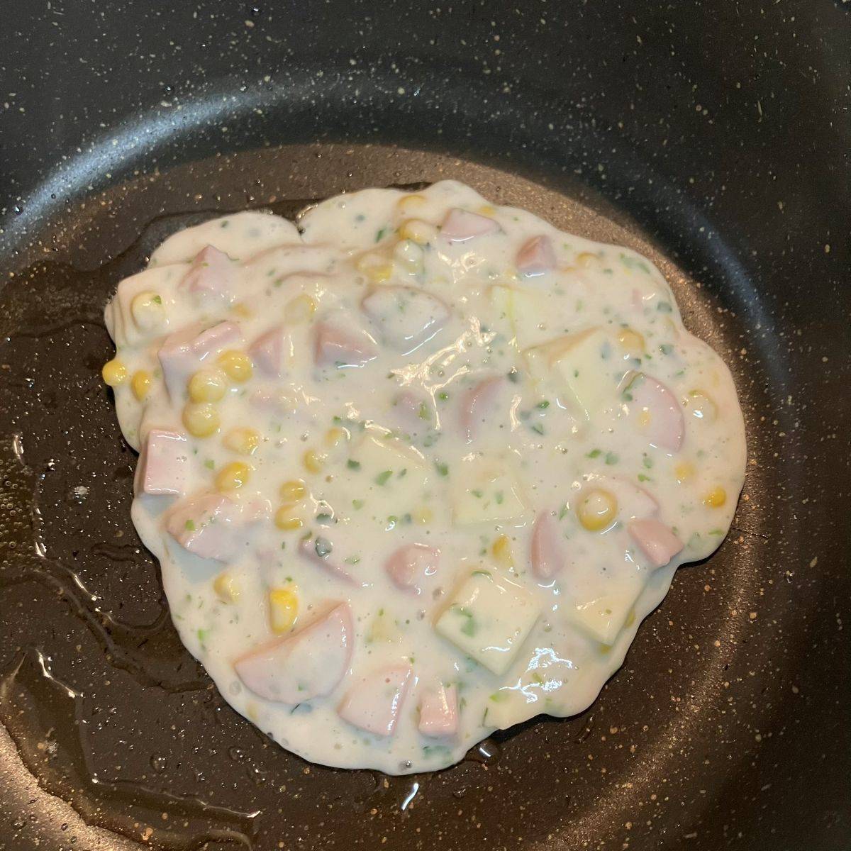 ニッスイ公式の「おさかなのソーセージとコーンのパンケーキ」のレシピ