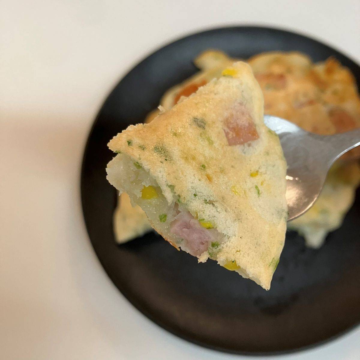 ニッスイ公式の「おさかなのソーセージとコーンのパンケーキ」のレシピ