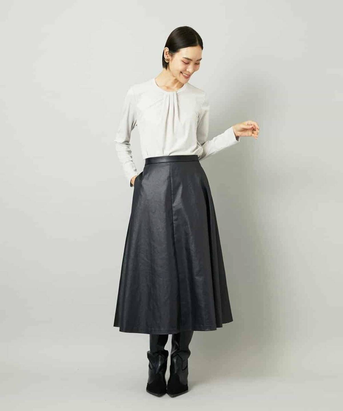 レザースカートコーデ