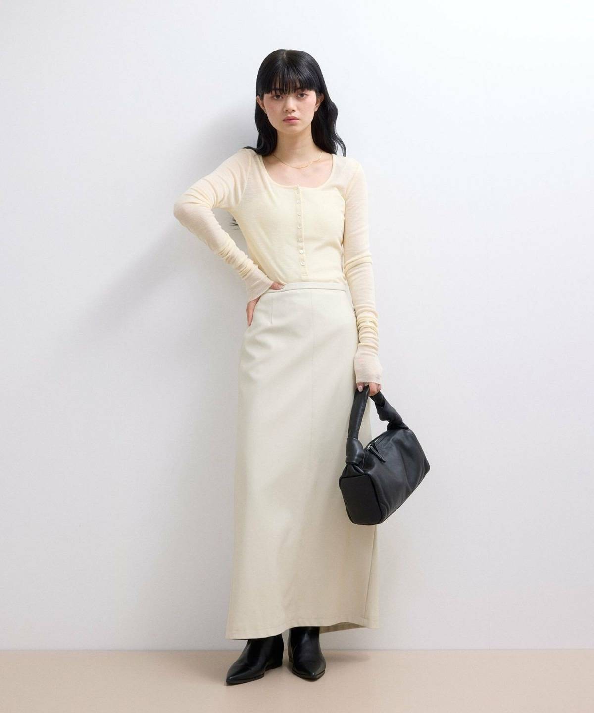 レザースカートコーデ