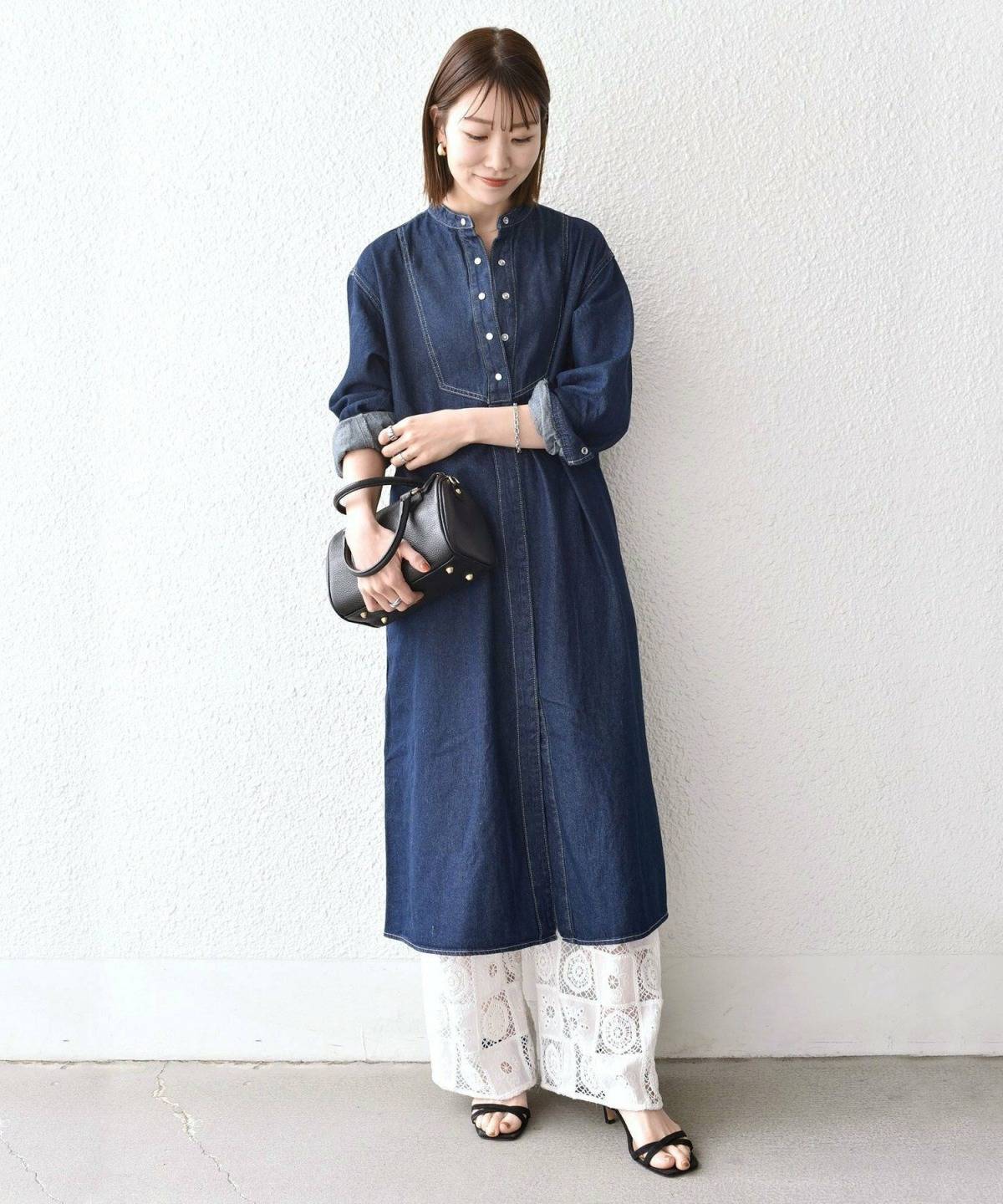 40代のデニムシャツワンピースコーデ
