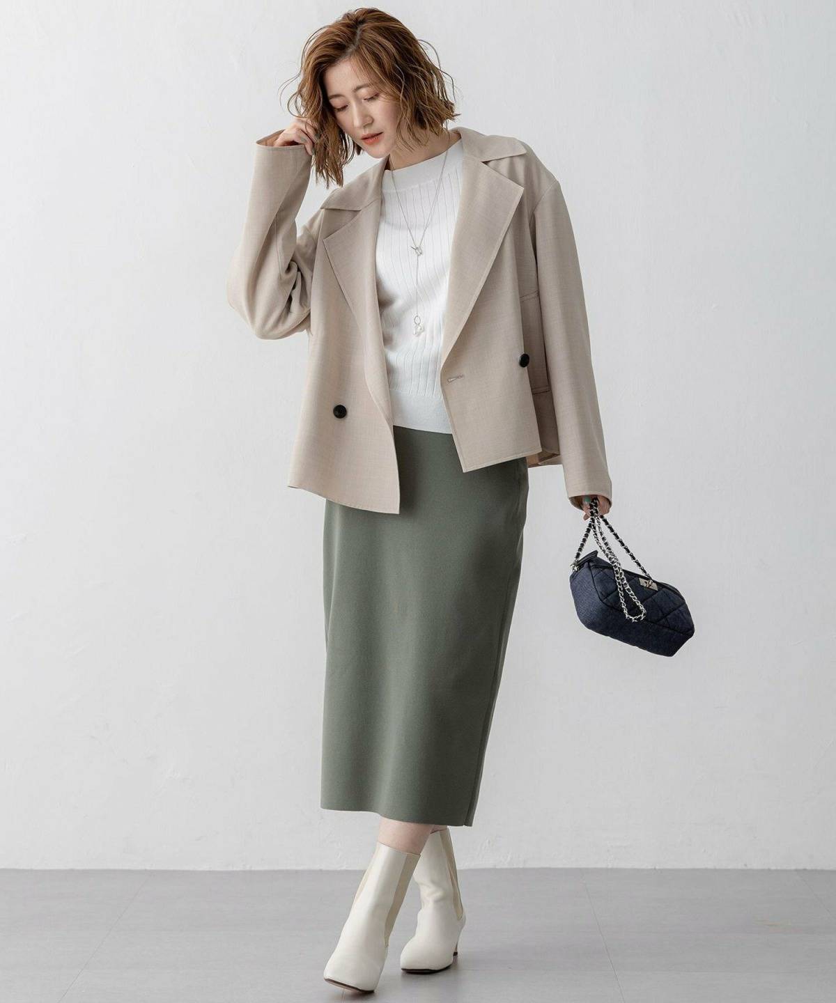 秋冬のカーキスカートコーデ