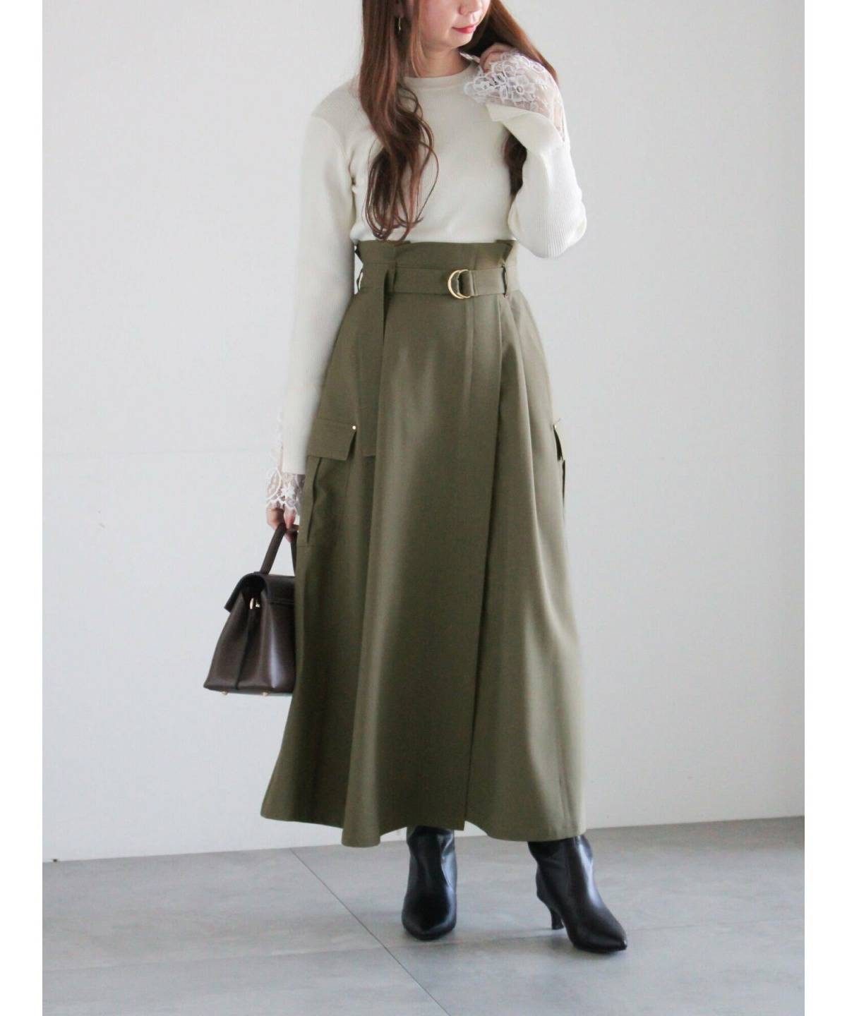 秋冬のカーキスカートコーデ