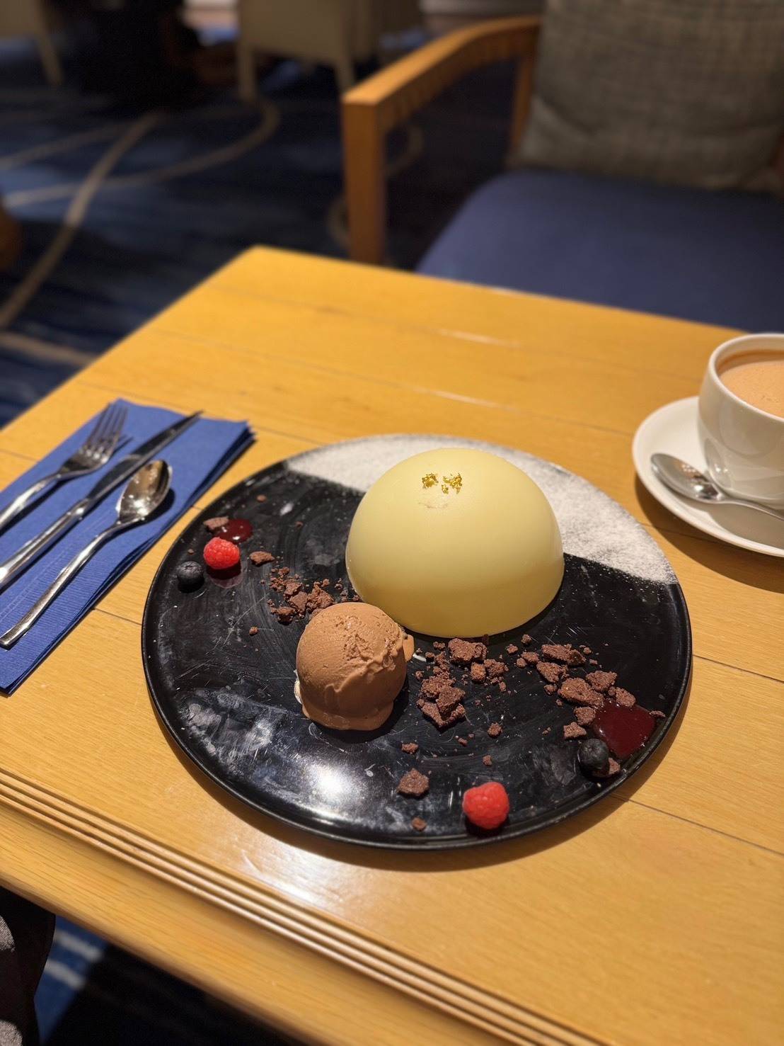 ラウンジ&バー「マリンブルー」のフォンダンショコラ