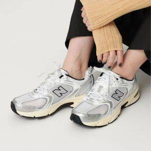 【ニューバランス】カジュアルにもきれいめにも履けるスニーカー「どんな服でも合う」「疲れにくい」