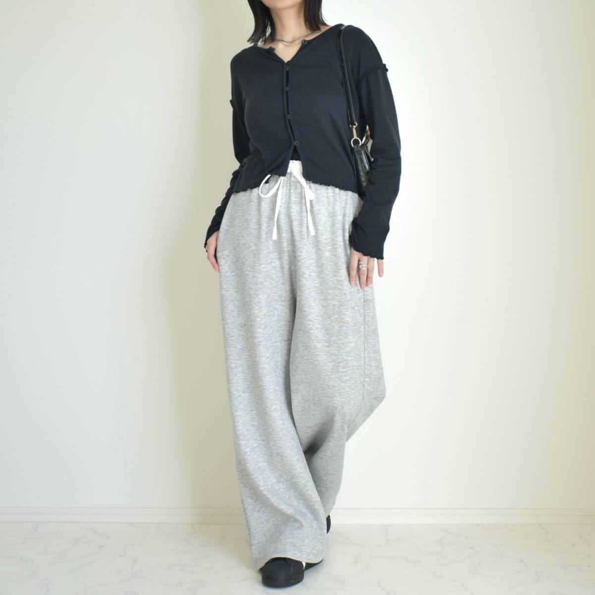 カーディガン×スウェットパンツ