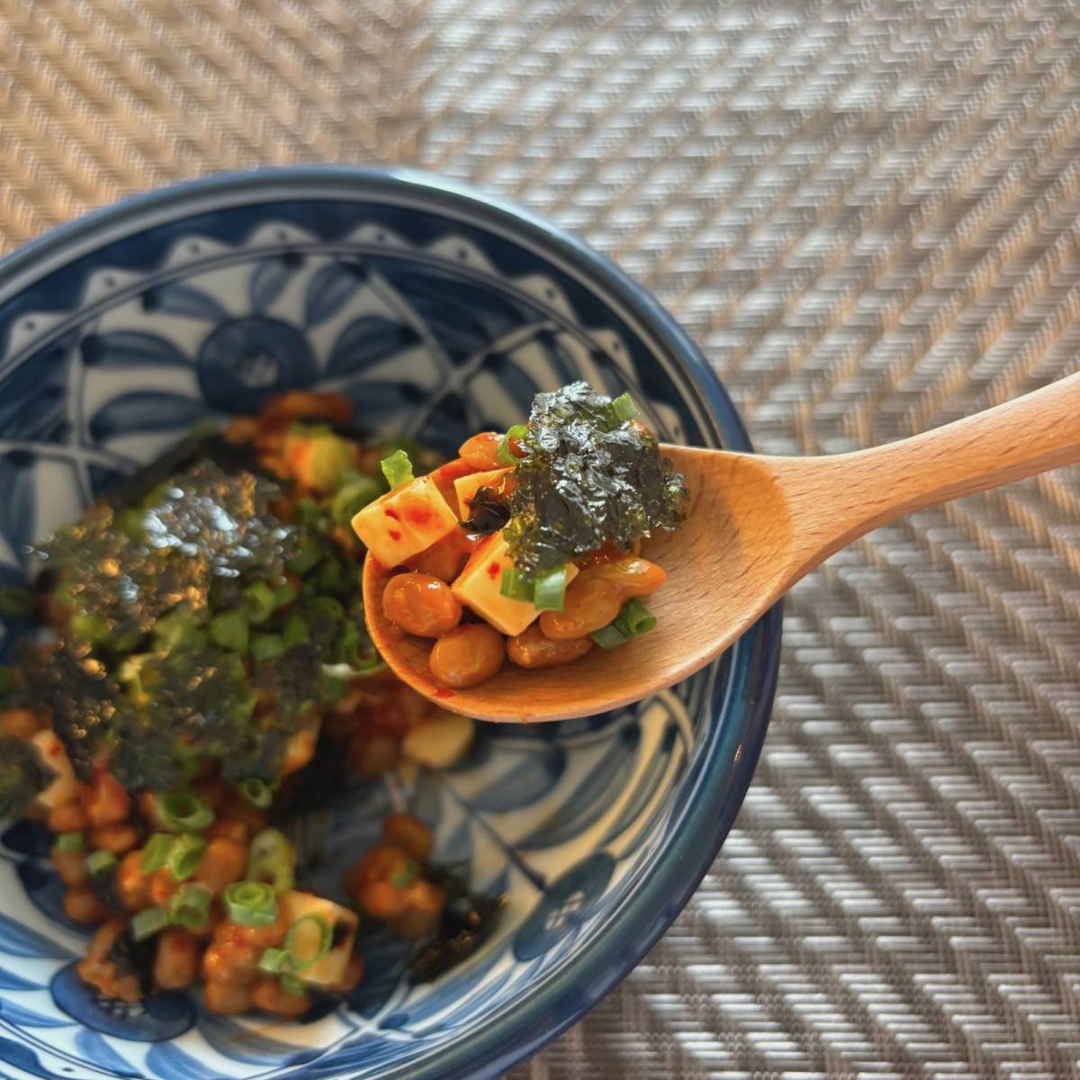 タカノフーズ公式の「韓国のりチーズ納豆」のレシピ