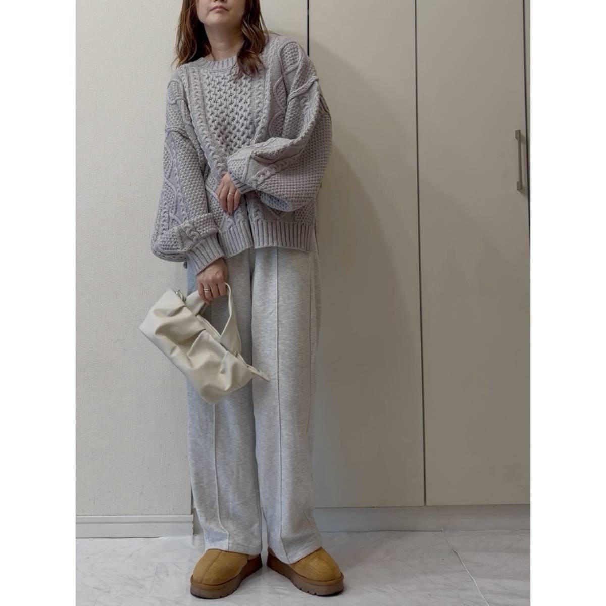 グレーのワントーンコーデ