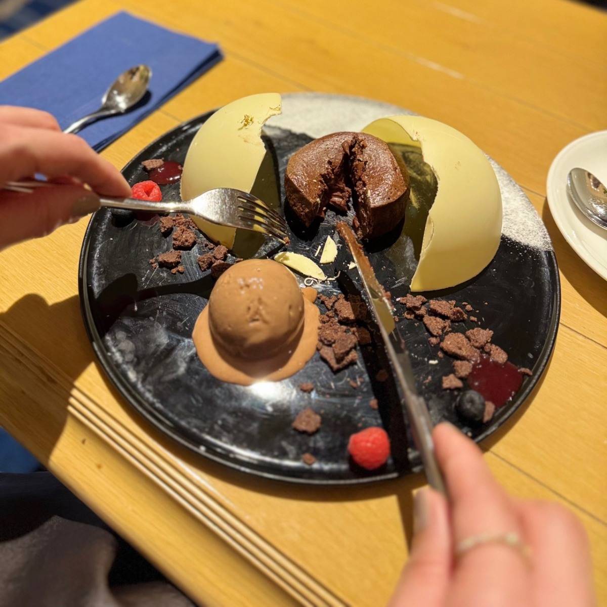 ラウンジ&バー「マリンブルー」のフォンダンショコラ