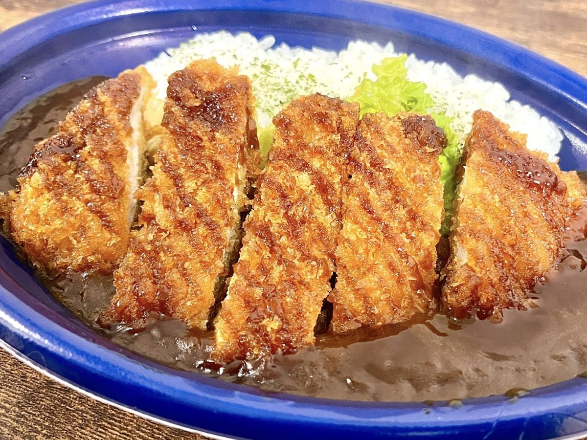 大きなとんかつが豪快に乗ってるよ♪