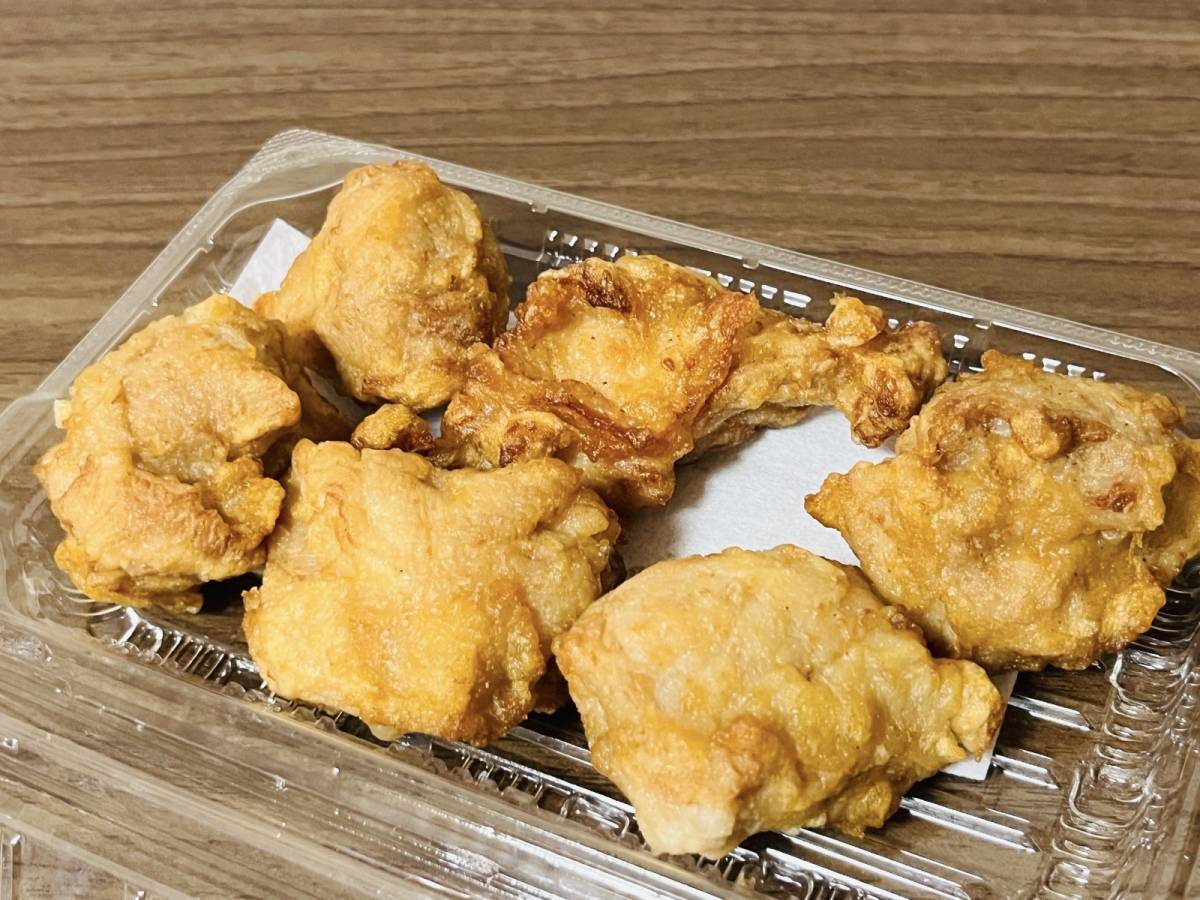 大きめの唐揚げが6個も入ってる♪