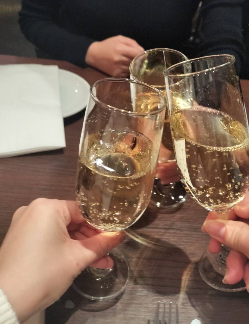 銀座 イタリアン ORIGO 乾杯のグラス