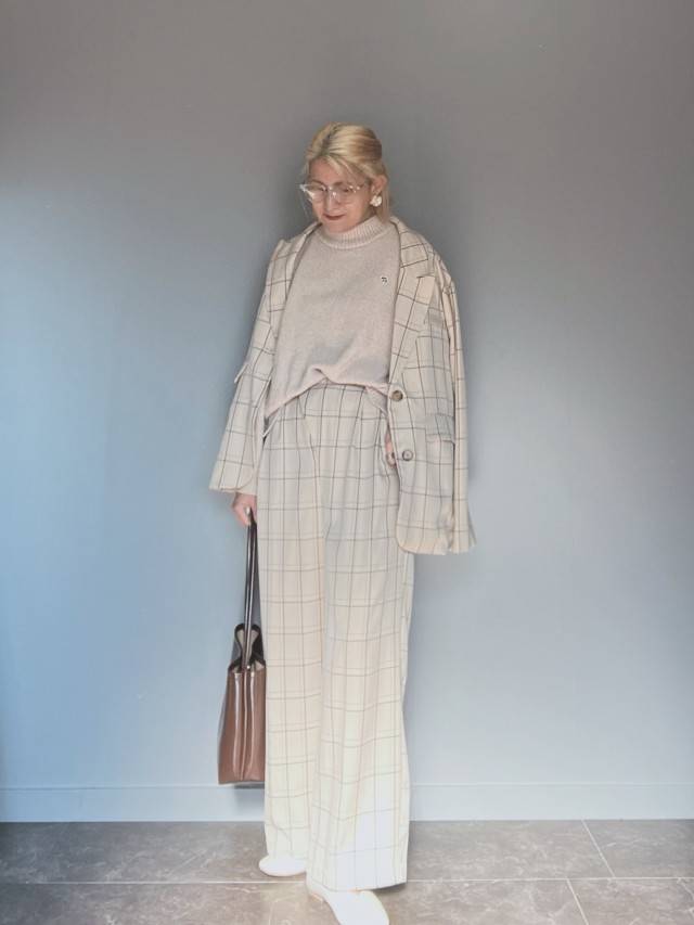 ベージュのワントーンコーデ