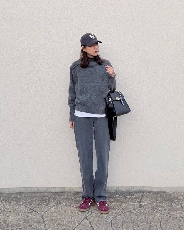グレーのワントーンコーデ