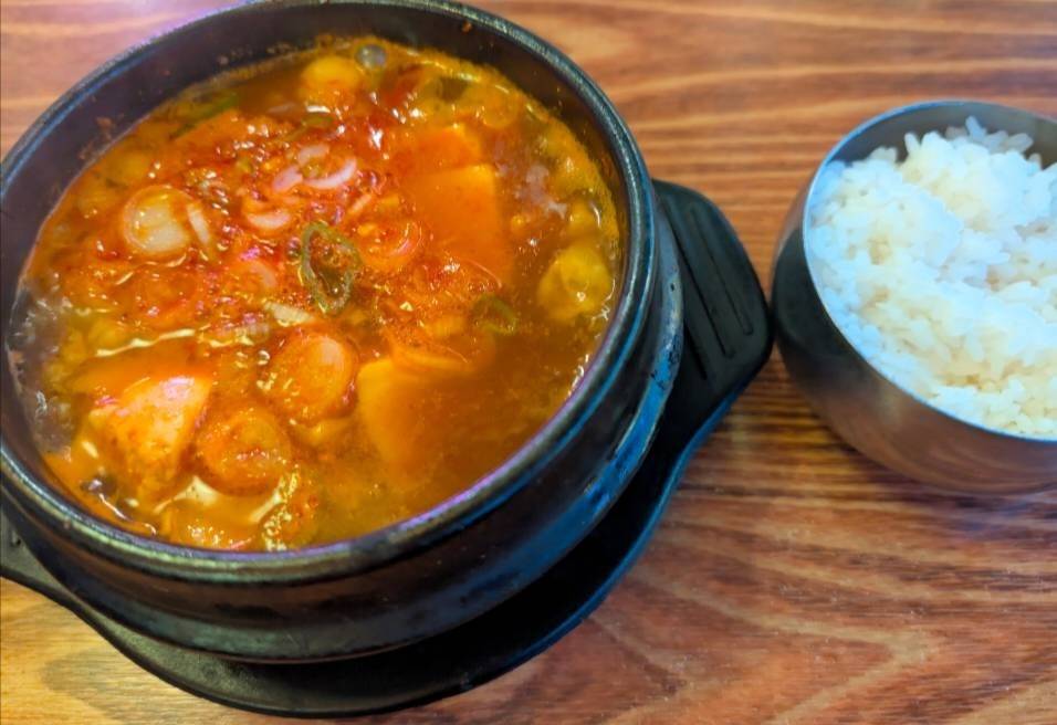 韓国家庭料理ジャンモのチゲ定食