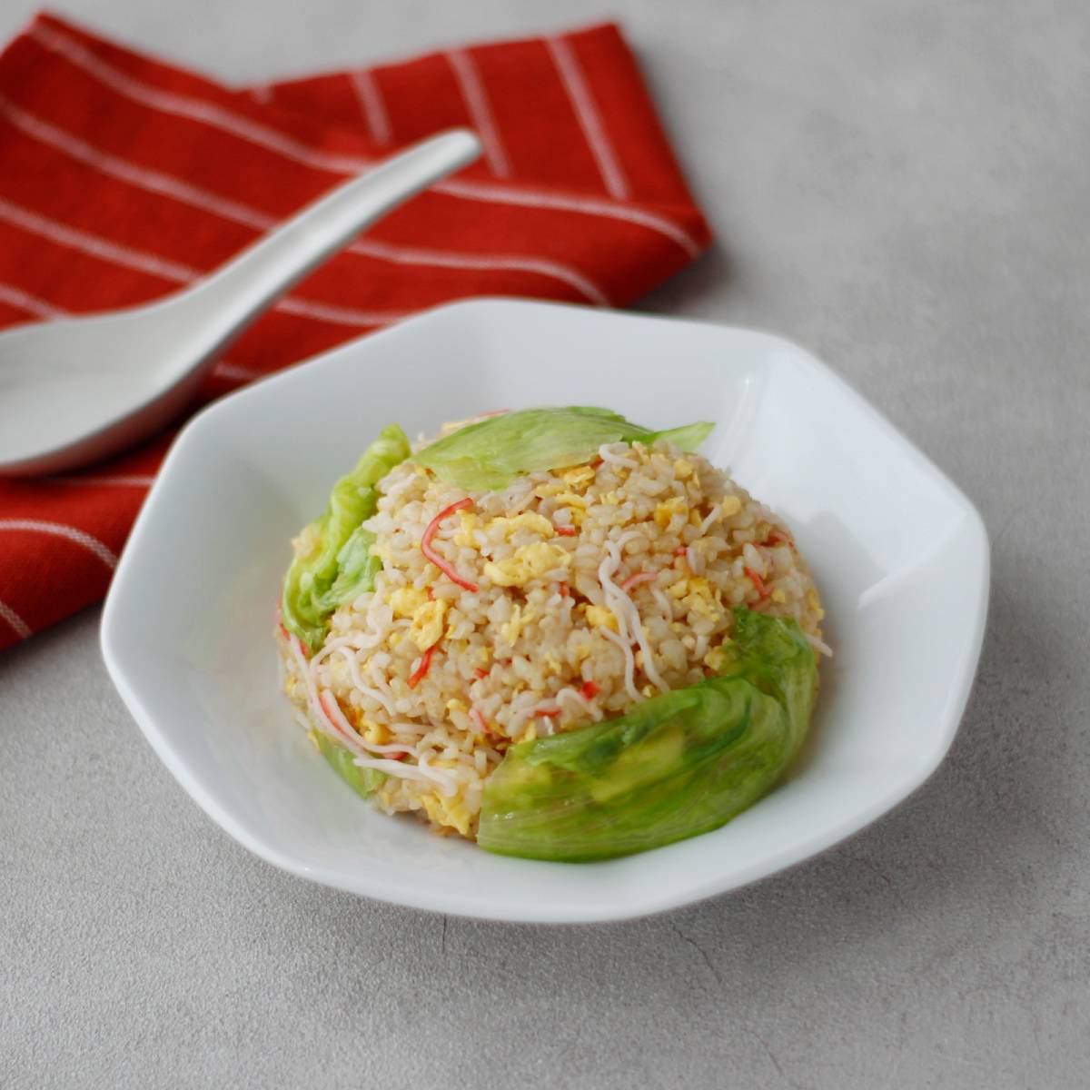 いちまさ公式の「玄米とカニかまのレタスチャーハン」のレシピ