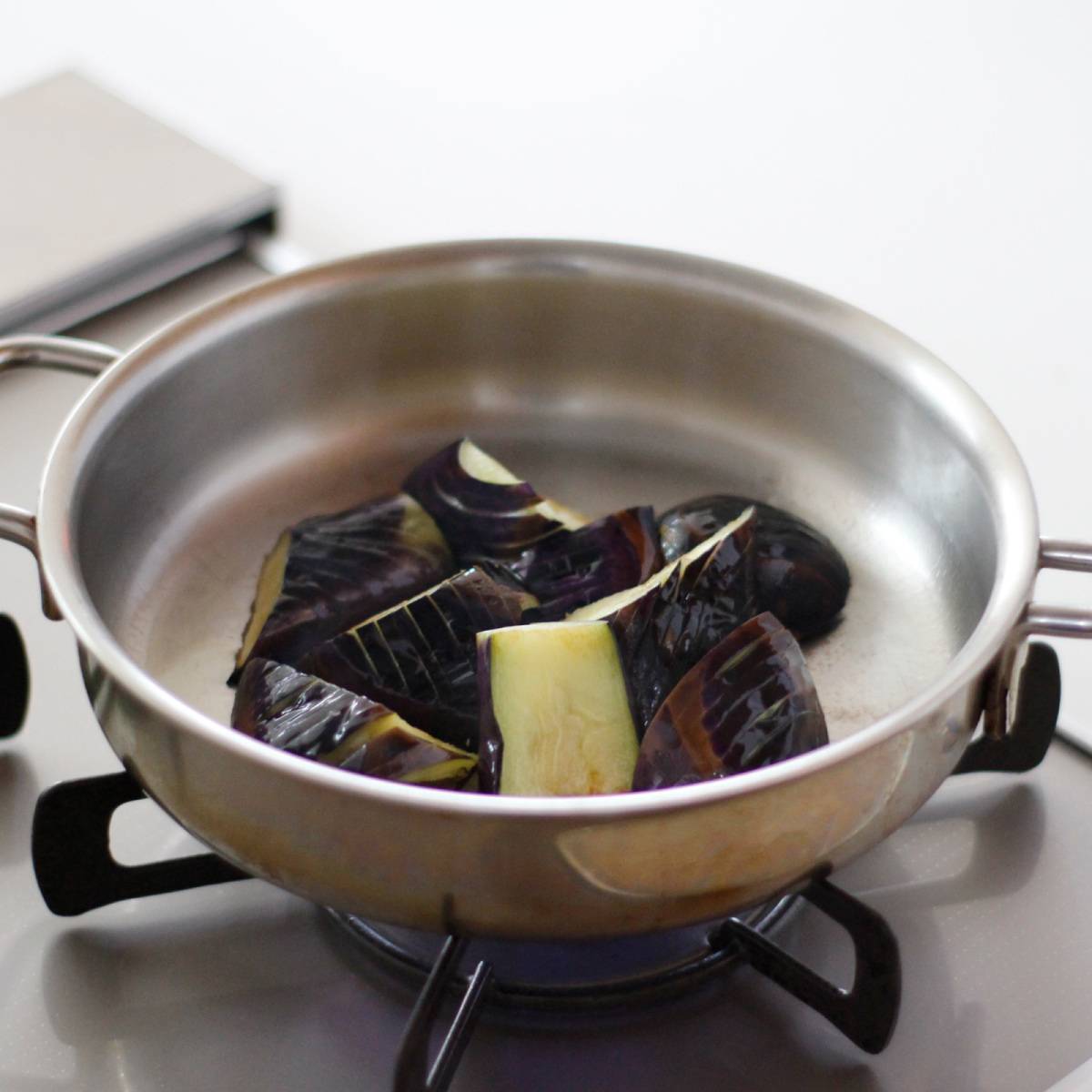 テーブルマーク公式の「揚げなすのおろし和えうどん」のレシピ