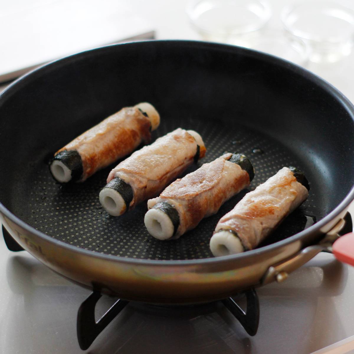 ニッスイ公式の「肉巻き活ちくわの照り焼き」のレシピ